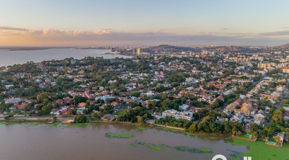 Terreno à venda, no bairro Vila Assunção em Porto Alegre