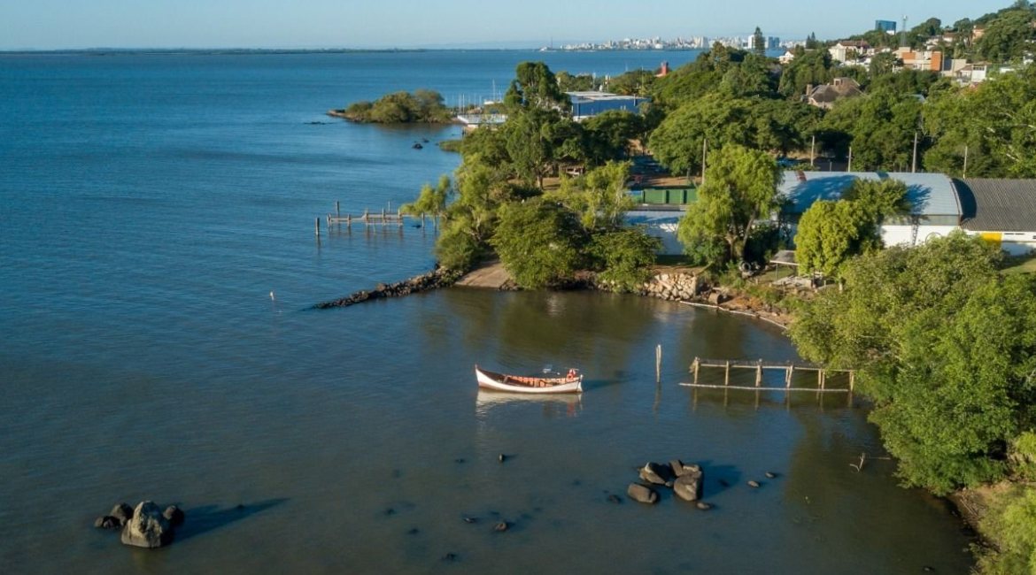 Terreno à venda, no bairro Vila Assunção em Porto Alegre