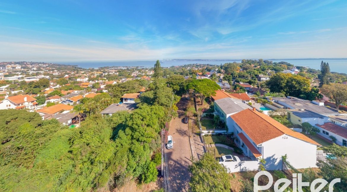 Terreno à venda, no bairro Vila Assunção em Porto Alegre