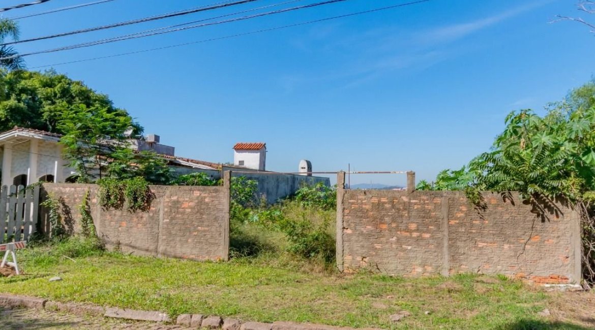 Terreno à venda, no bairro Vila Assunção em Porto Alegre
