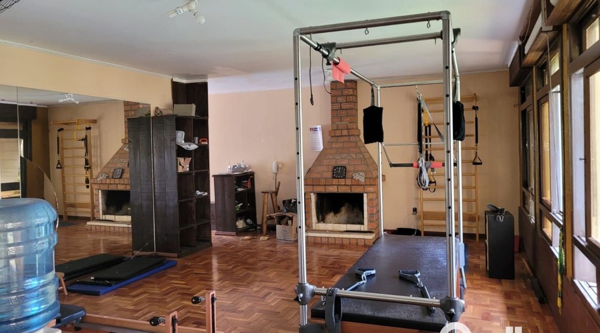 Casa à venda com 205m², 3 dormitórios, 4 vagas, no bairro Tristeza em Porto Alegre