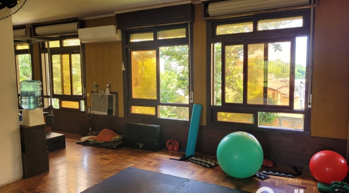 Casa à venda com 205m², 3 dormitórios, 4 vagas, no bairro Tristeza em Porto Alegre