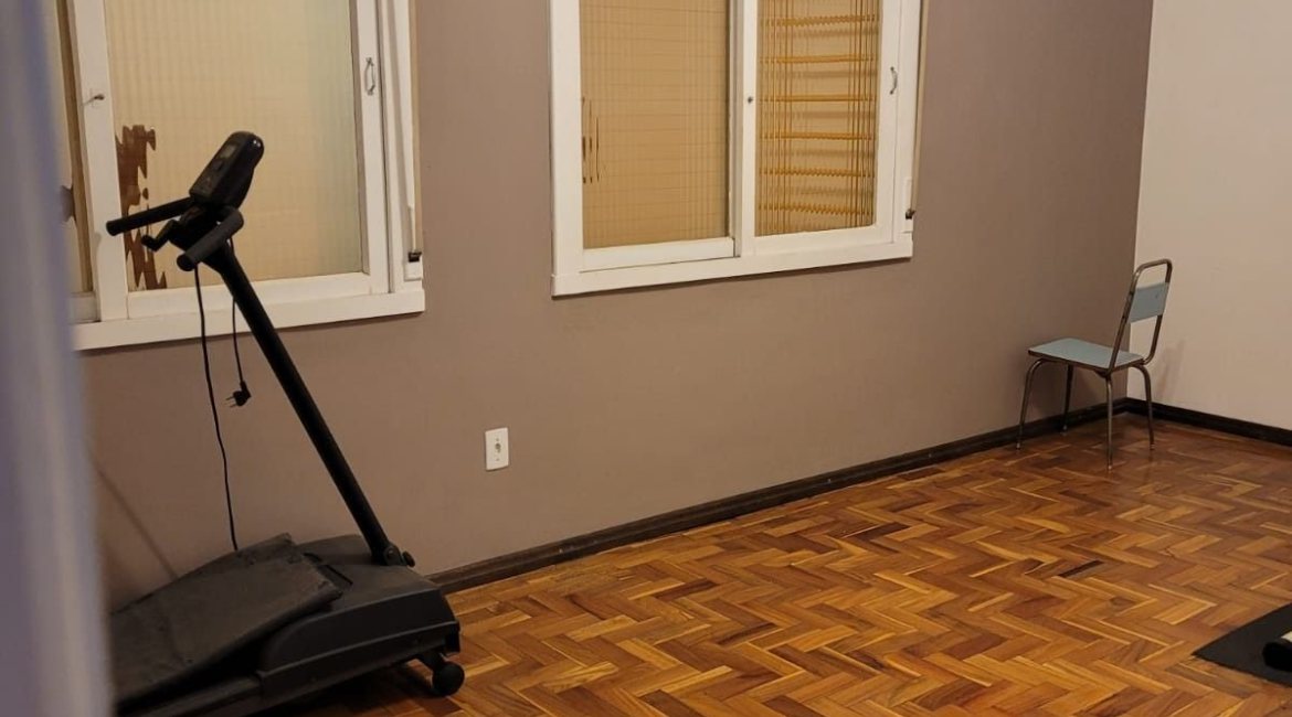 Casa à venda com 205m², 3 dormitórios, 4 vagas, no bairro Tristeza em Porto Alegre