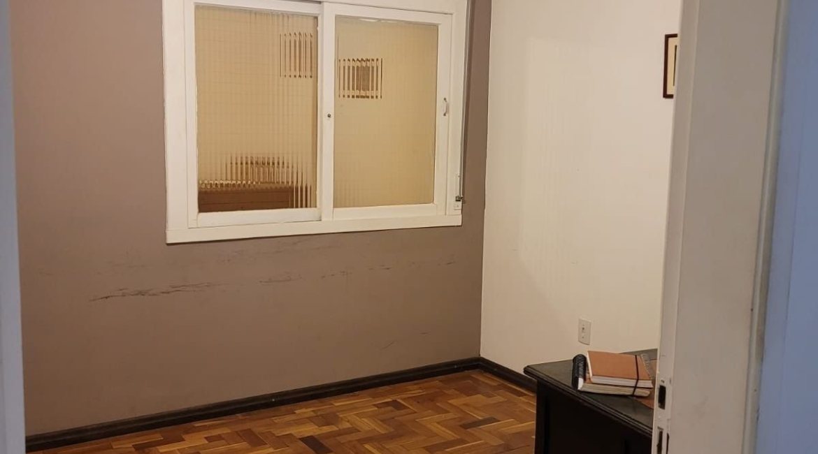 Casa à venda com 205m², 3 dormitórios, 4 vagas, no bairro Tristeza em Porto Alegre