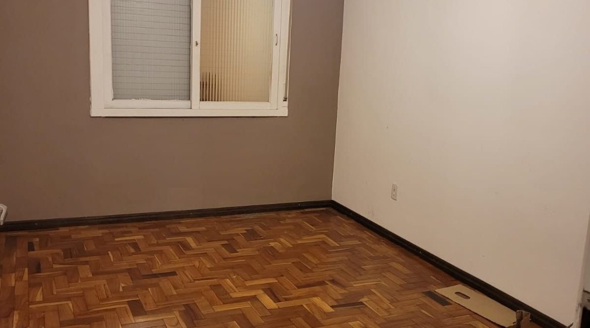 Casa à venda com 205m², 3 dormitórios, 4 vagas, no bairro Tristeza em Porto Alegre