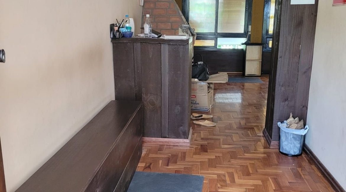 Casa à venda com 205m², 3 dormitórios, 4 vagas, no bairro Tristeza em Porto Alegre