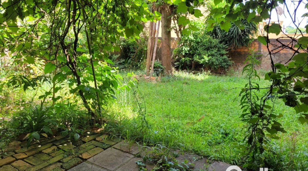 Casa à venda com 205m², 3 dormitórios, 4 vagas, no bairro Tristeza em Porto Alegre