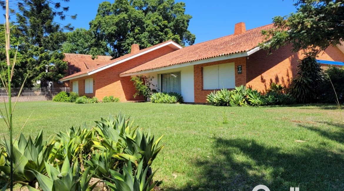 Terreno à venda com 320m², 4 dormitórios, 1 suíte, 6 vagas, no bairro Vila Assunção em Porto Alegre