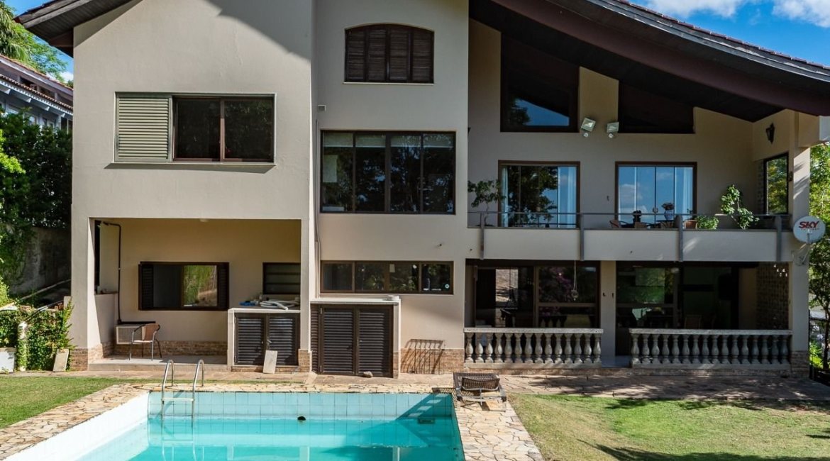 Casa em Condomínio à venda com 565m², 5 dormitórios, 3 suítes, 4 vagas, no bairro Cavalhada em Porto Alegre