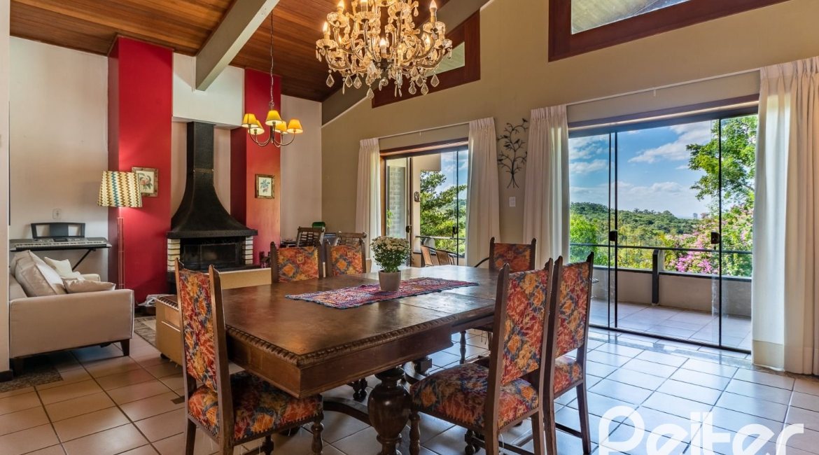 Casa em Condomínio à venda com 565m², 5 dormitórios, 3 suítes, 4 vagas, no bairro Cavalhada em Porto Alegre