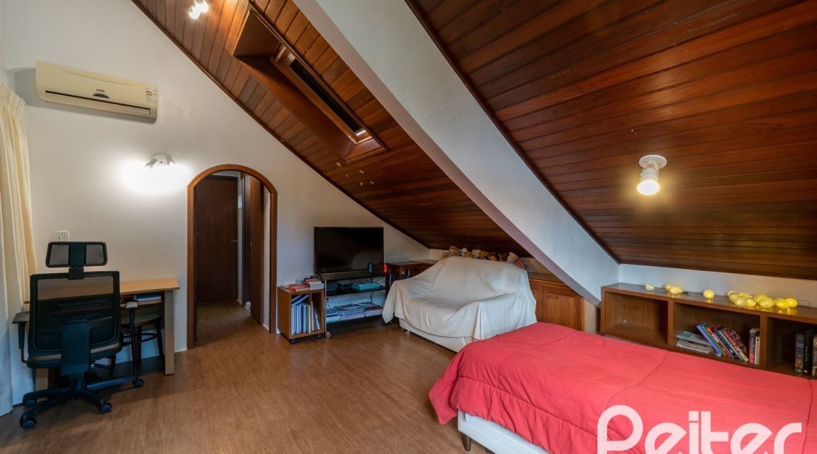 Casa em Condomínio à venda com 565m², 5 dormitórios, 3 suítes, 4 vagas, no bairro Cavalhada em Porto Alegre