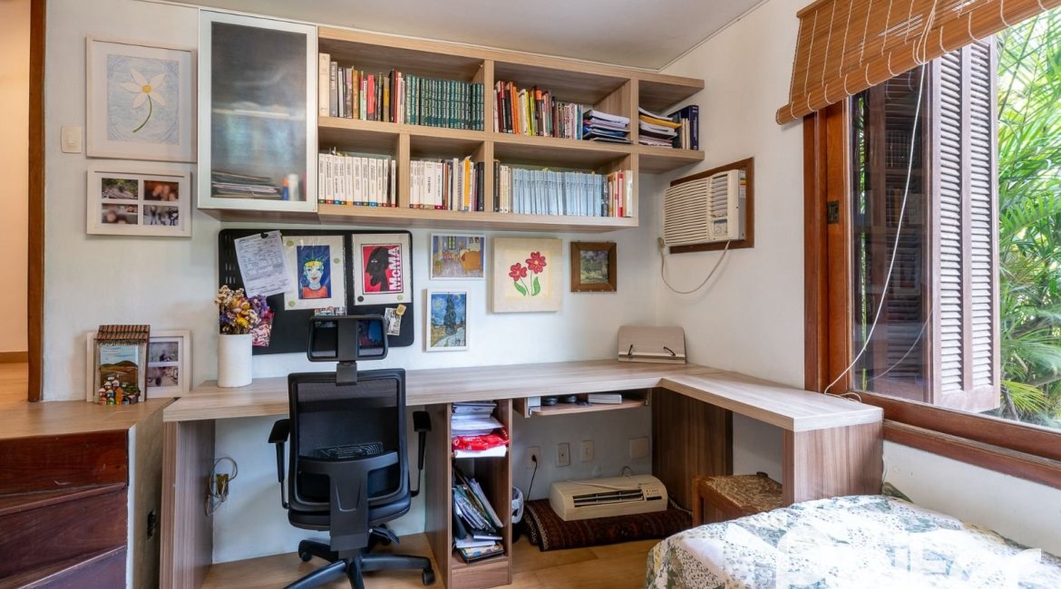 Casa em Condomínio à venda com 565m², 5 dormitórios, 3 suítes, 4 vagas, no bairro Cavalhada em Porto Alegre