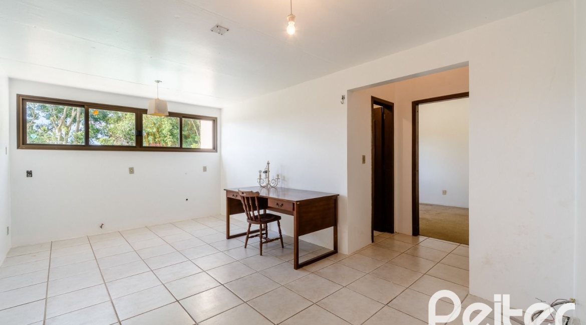 Casa em Condomínio à venda com 565m², 5 dormitórios, 3 suítes, 4 vagas, no bairro Cavalhada em Porto Alegre