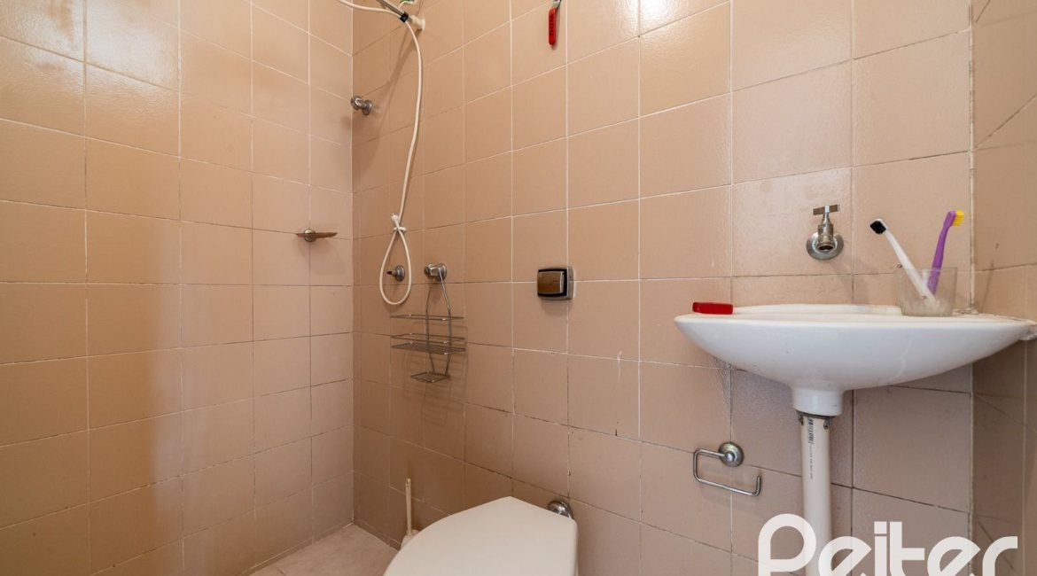 Casa em Condomínio à venda com 565m², 5 dormitórios, 3 suítes, 4 vagas, no bairro Cavalhada em Porto Alegre