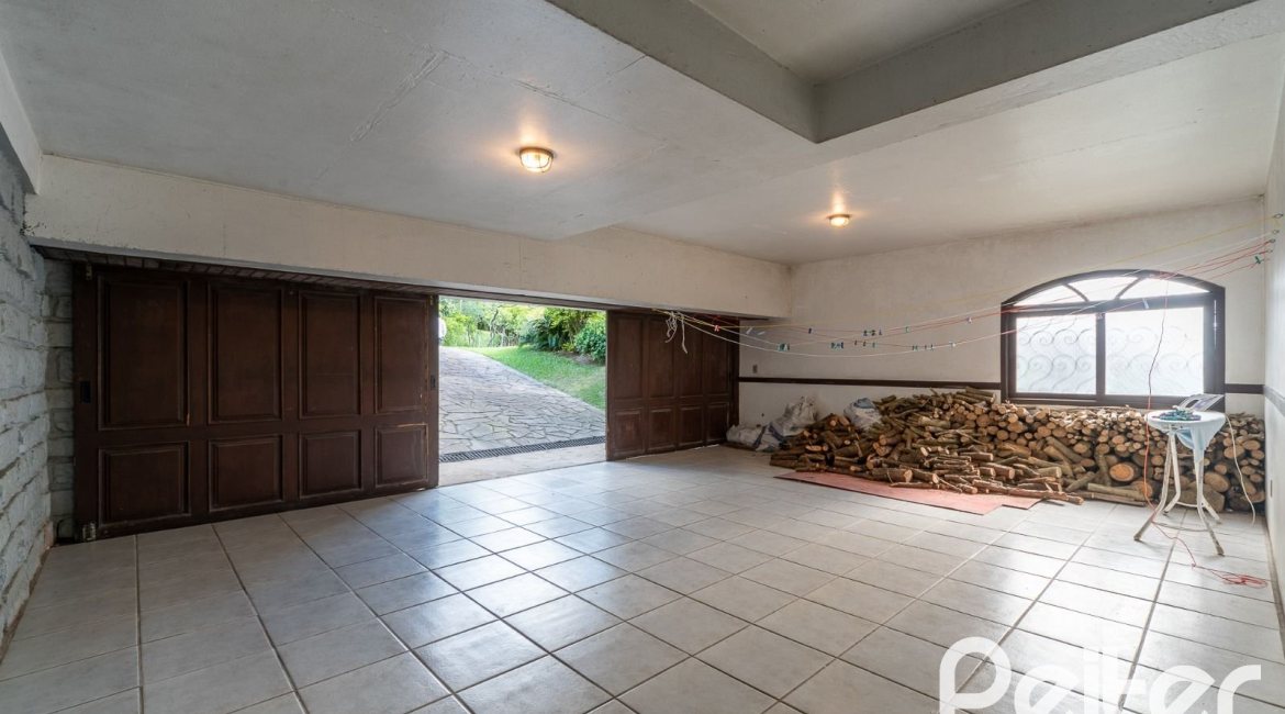 Casa em Condomínio à venda com 565m², 5 dormitórios, 3 suítes, 4 vagas, no bairro Cavalhada em Porto Alegre