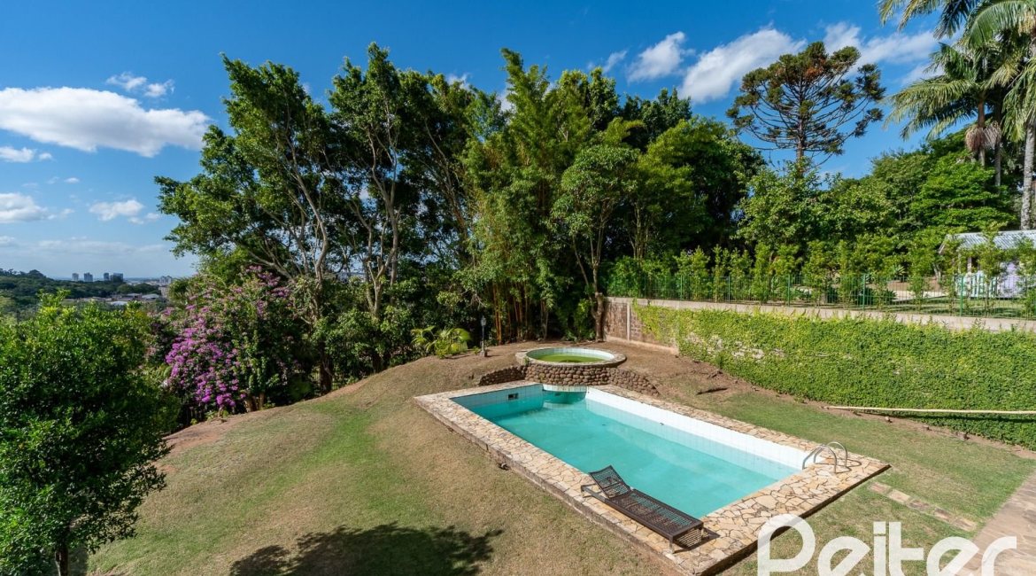 Casa em Condomínio à venda com 565m², 5 dormitórios, 3 suítes, 4 vagas, no bairro Cavalhada em Porto Alegre