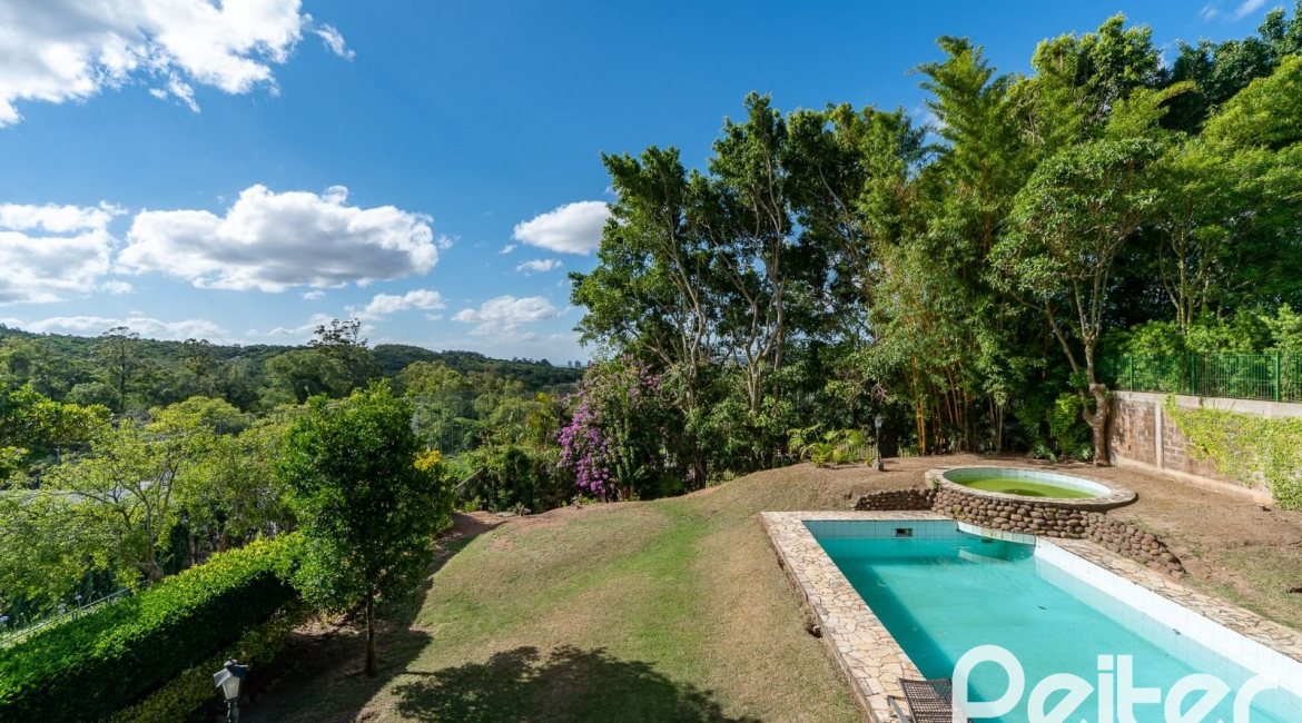 Casa em Condomínio à venda com 565m², 5 dormitórios, 3 suítes, 4 vagas, no bairro Cavalhada em Porto Alegre