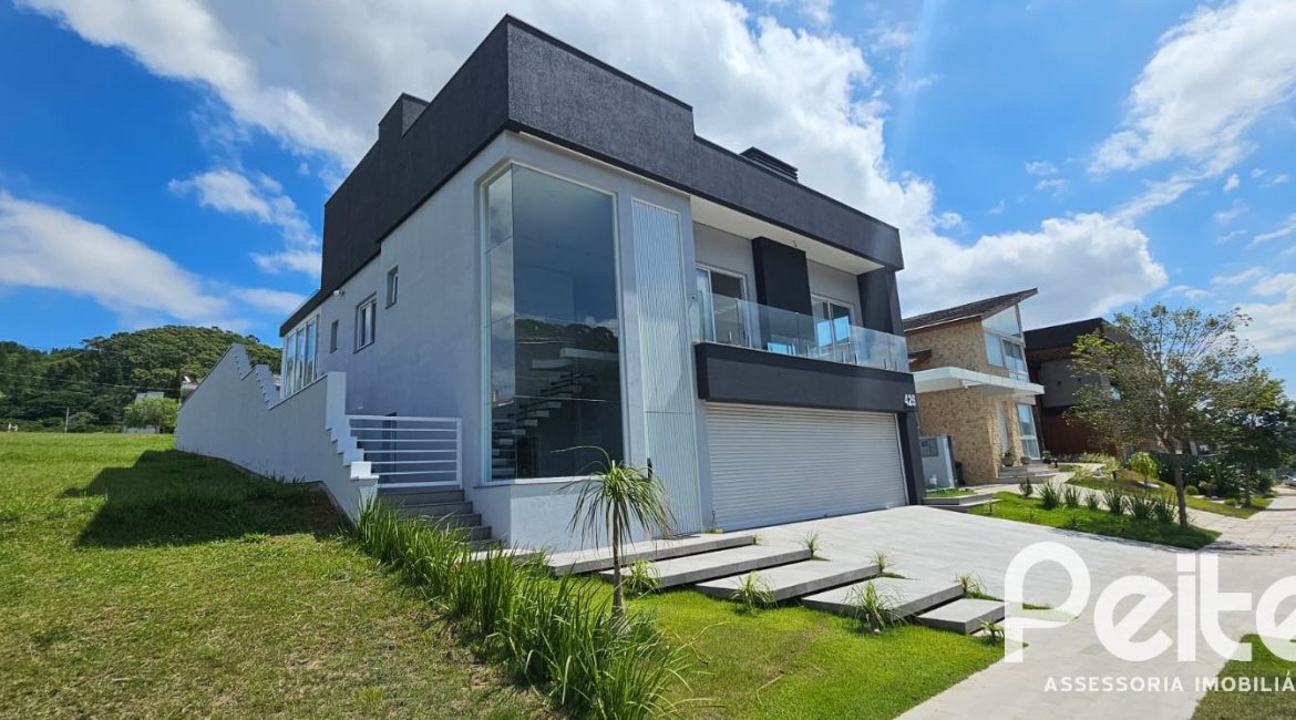 Casa em Condomínio à venda com 297m², 4 dormitórios, 4 suítes, 3 vagas, no bairro Alphaville em PORTO ALEGRE