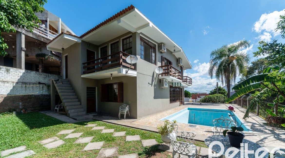 Casa em Condomínio à venda com 495m², 3 dormitórios, 1 suíte, 5 vagas, no bairro Nonoai em Porto Alegre