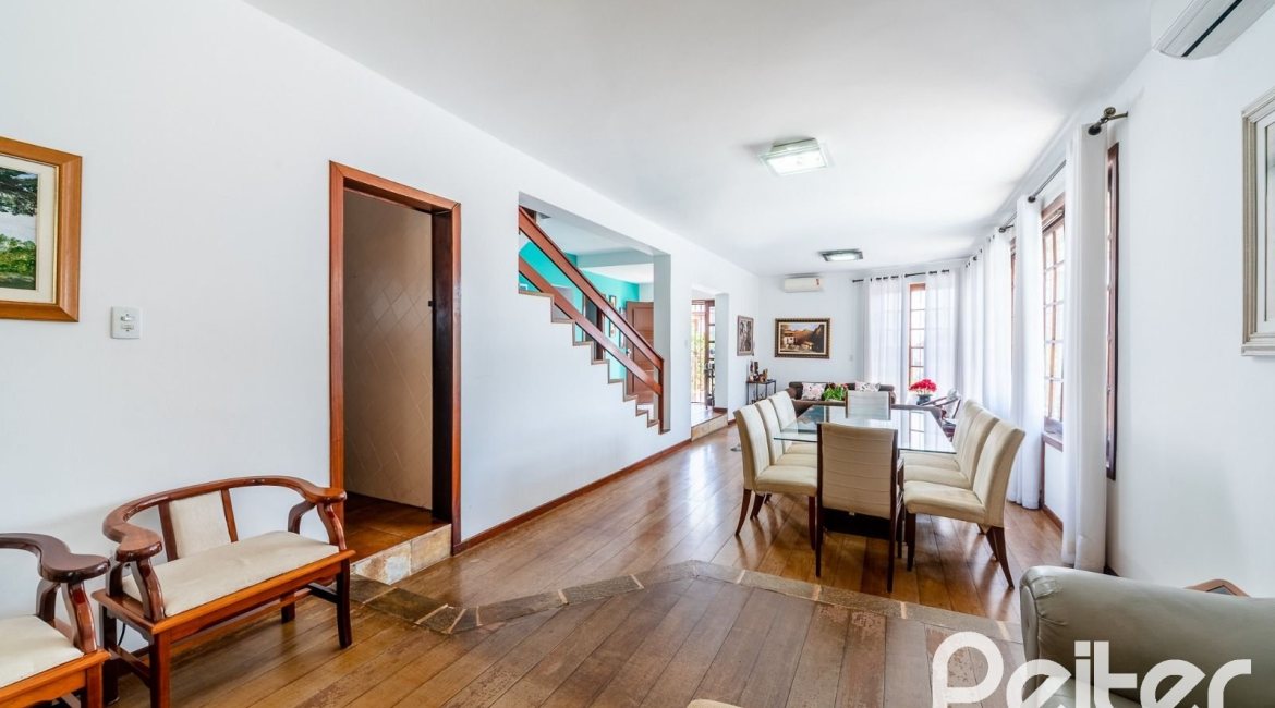 Casa em Condomínio à venda com 495m², 3 dormitórios, 1 suíte, 5 vagas, no bairro Nonoai em Porto Alegre