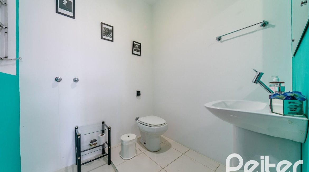 Casa em Condomínio à venda com 495m², 3 dormitórios, 1 suíte, 5 vagas, no bairro Nonoai em Porto Alegre