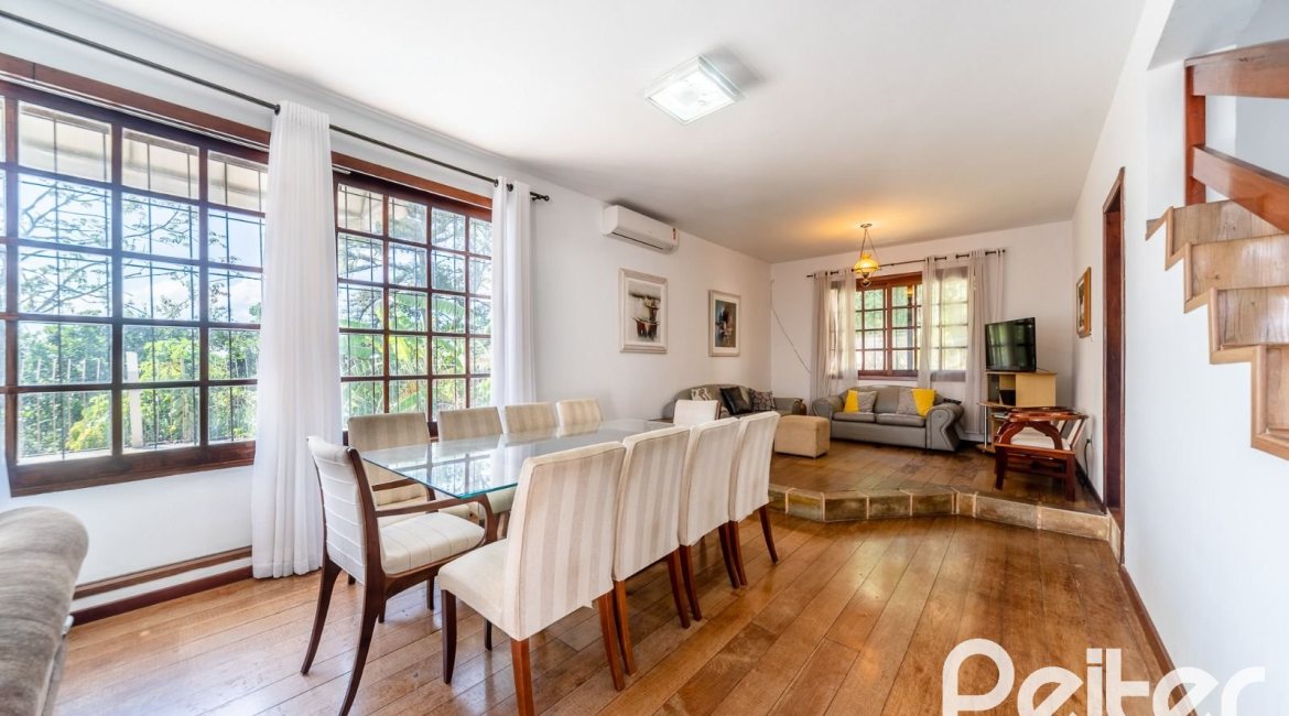 Casa em Condomínio à venda com 495m², 3 dormitórios, 1 suíte, 5 vagas, no bairro Nonoai em Porto Alegre