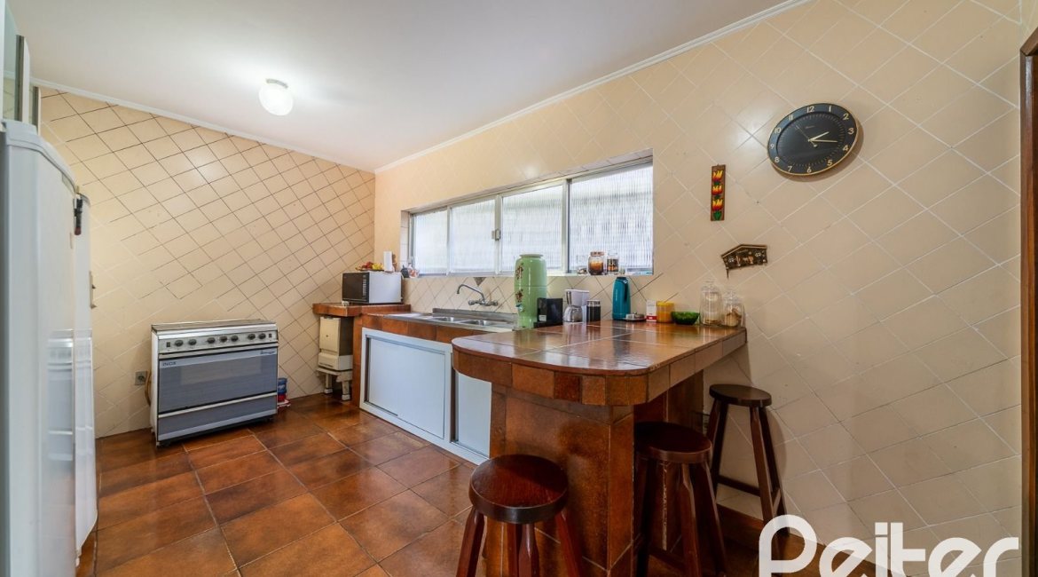 Casa em Condomínio à venda com 495m², 3 dormitórios, 1 suíte, 5 vagas, no bairro Nonoai em Porto Alegre