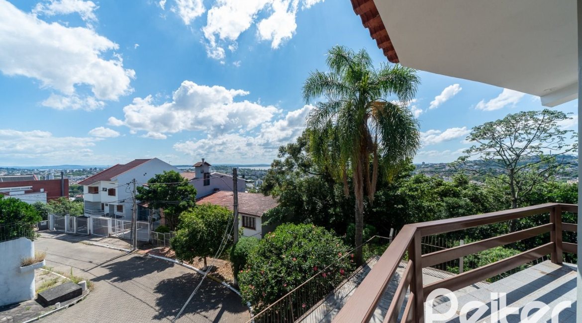 Casa em Condomínio à venda com 495m², 3 dormitórios, 1 suíte, 5 vagas, no bairro Nonoai em Porto Alegre