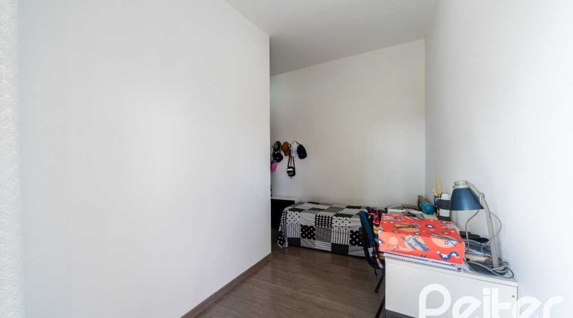 Casa em Condomínio à venda com 495m², 3 dormitórios, 1 suíte, 5 vagas, no bairro Nonoai em Porto Alegre