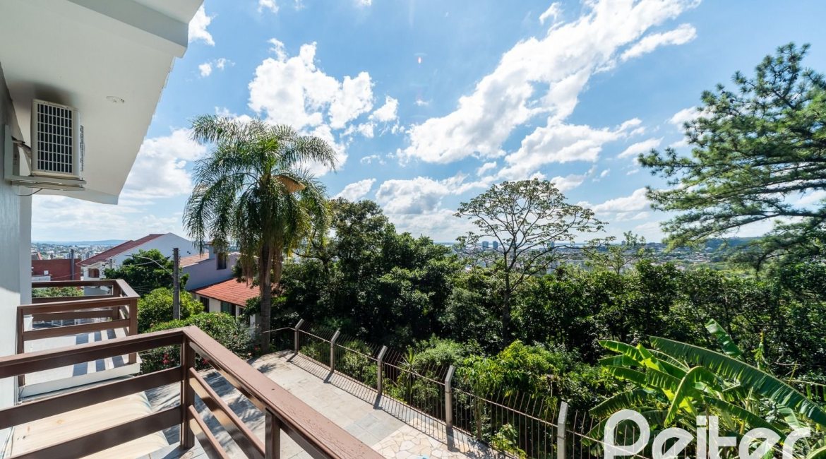 Casa em Condomínio à venda com 495m², 3 dormitórios, 1 suíte, 5 vagas, no bairro Nonoai em Porto Alegre