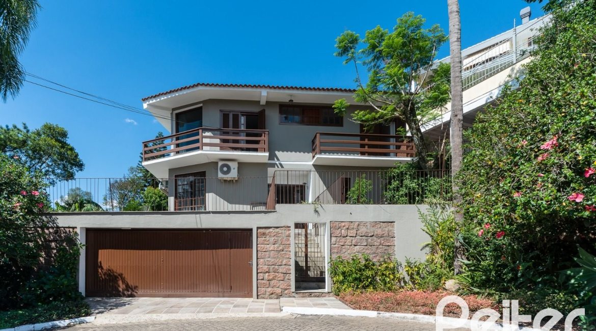 Casa em Condomínio à venda com 495m², 3 dormitórios, 1 suíte, 5 vagas, no bairro Nonoai em Porto Alegre