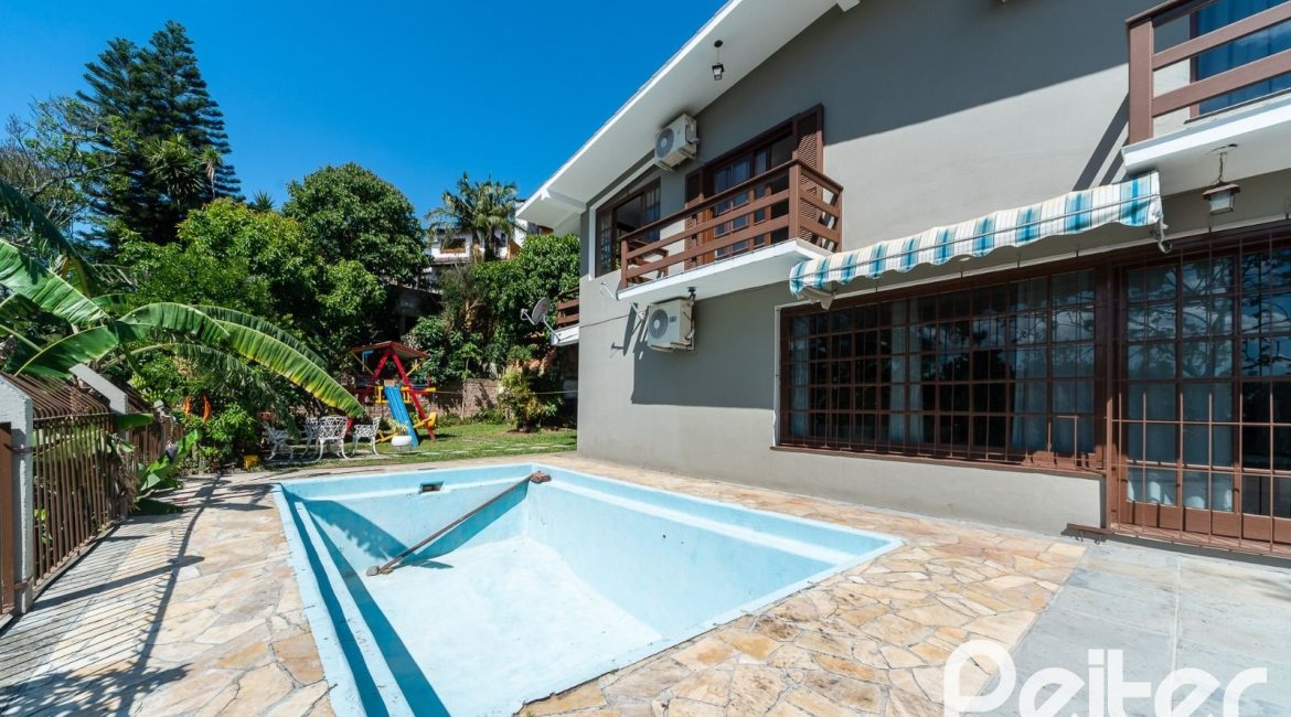 Casa em Condomínio à venda com 495m², 3 dormitórios, 1 suíte, 5 vagas, no bairro Nonoai em Porto Alegre