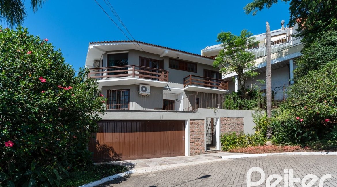 Casa em Condomínio à venda com 495m², 3 dormitórios, 1 suíte, 5 vagas, no bairro Nonoai em Porto Alegre