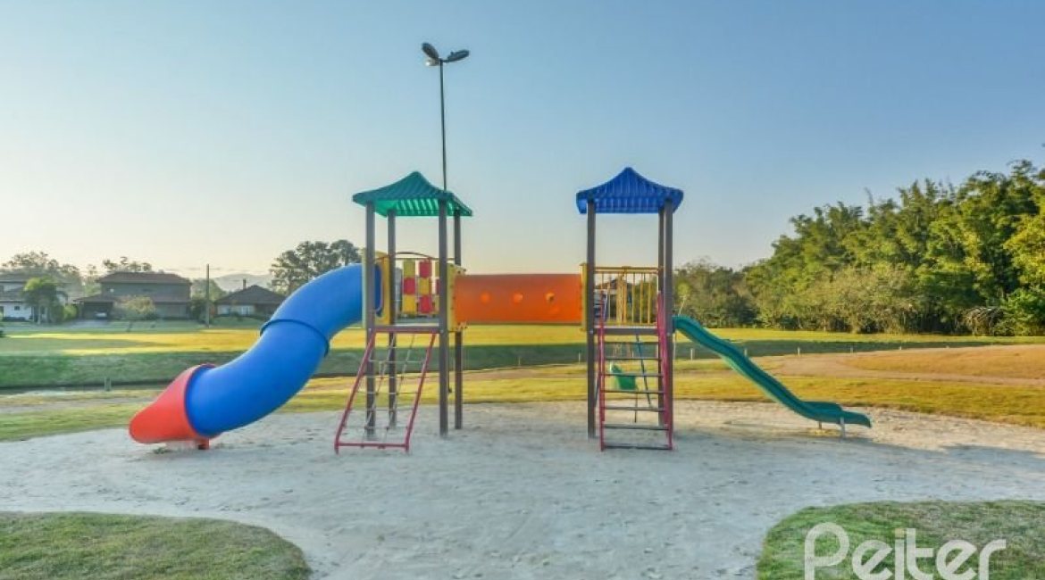 Casa em Condomínio à venda com 239m², 4 dormitórios, 4 suítes, 4 vagas, no bairro Terra Ville em Porto Alegre