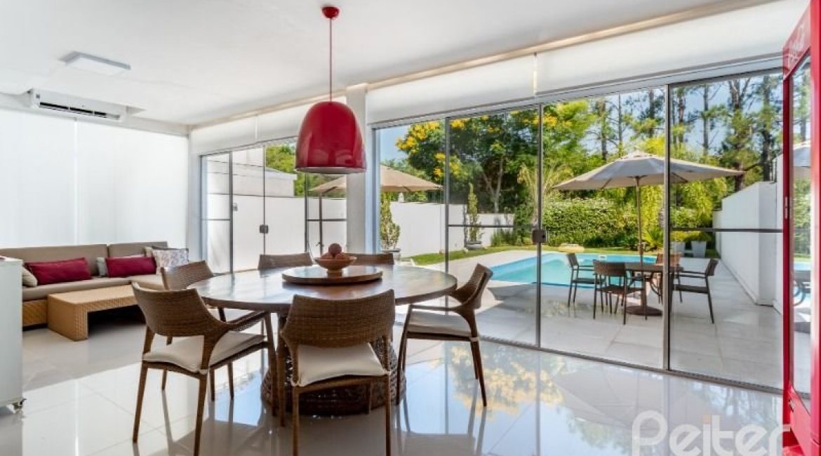 Casa em Condomínio à venda com 239m², 4 dormitórios, 4 suítes, 4 vagas, no bairro Terra Ville em Porto Alegre