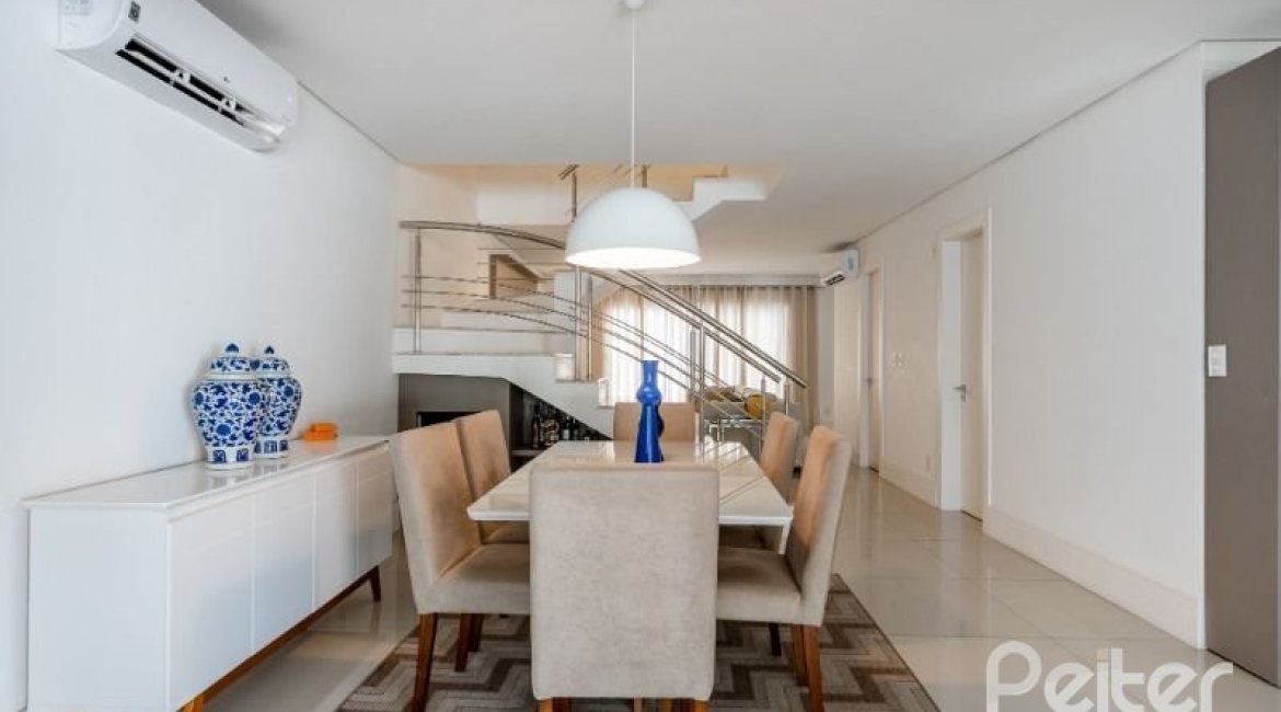 Casa em Condomínio à venda com 239m², 4 dormitórios, 4 suítes, 4 vagas, no bairro Terra Ville em Porto Alegre
