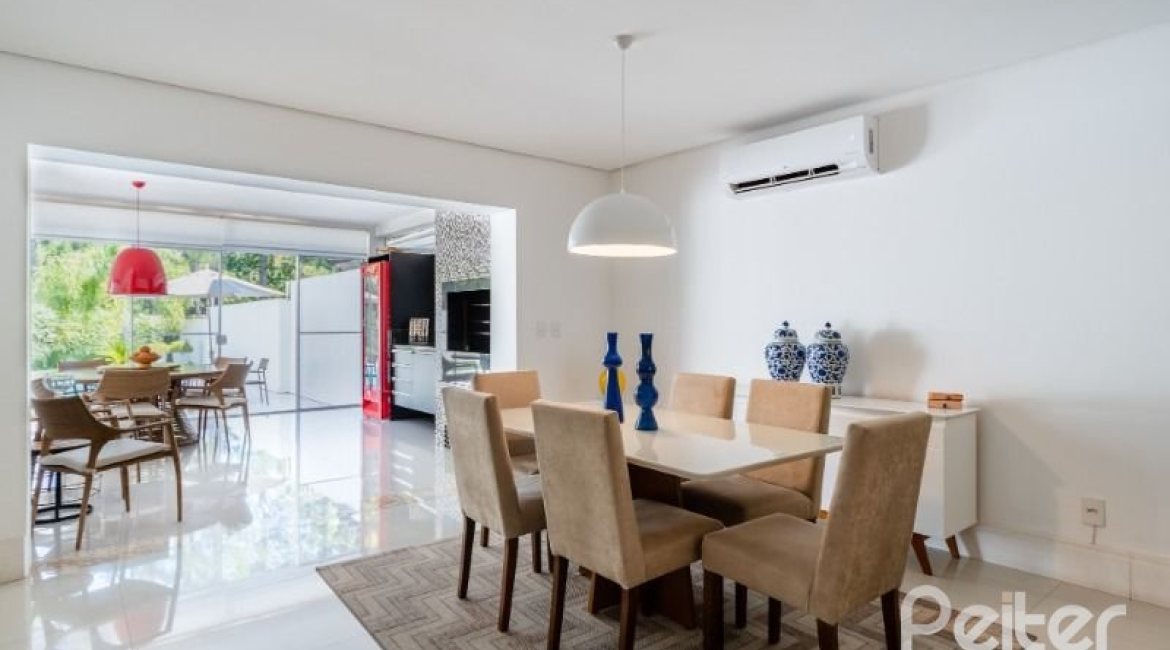 Casa em Condomínio à venda com 239m², 4 dormitórios, 4 suítes, 4 vagas, no bairro Terra Ville em Porto Alegre