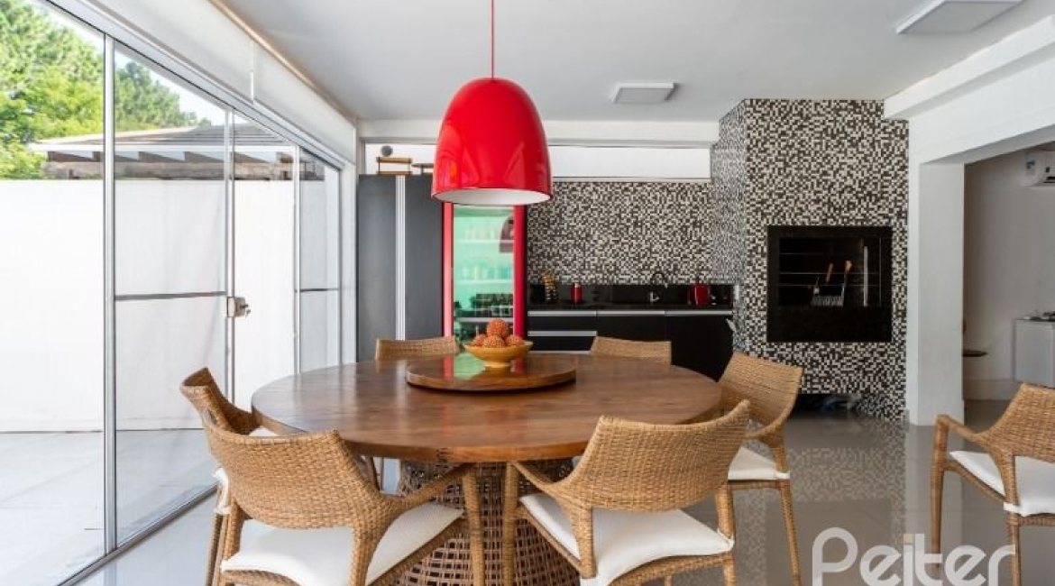 Casa em Condomínio à venda com 239m², 4 dormitórios, 4 suítes, 4 vagas, no bairro Terra Ville em Porto Alegre