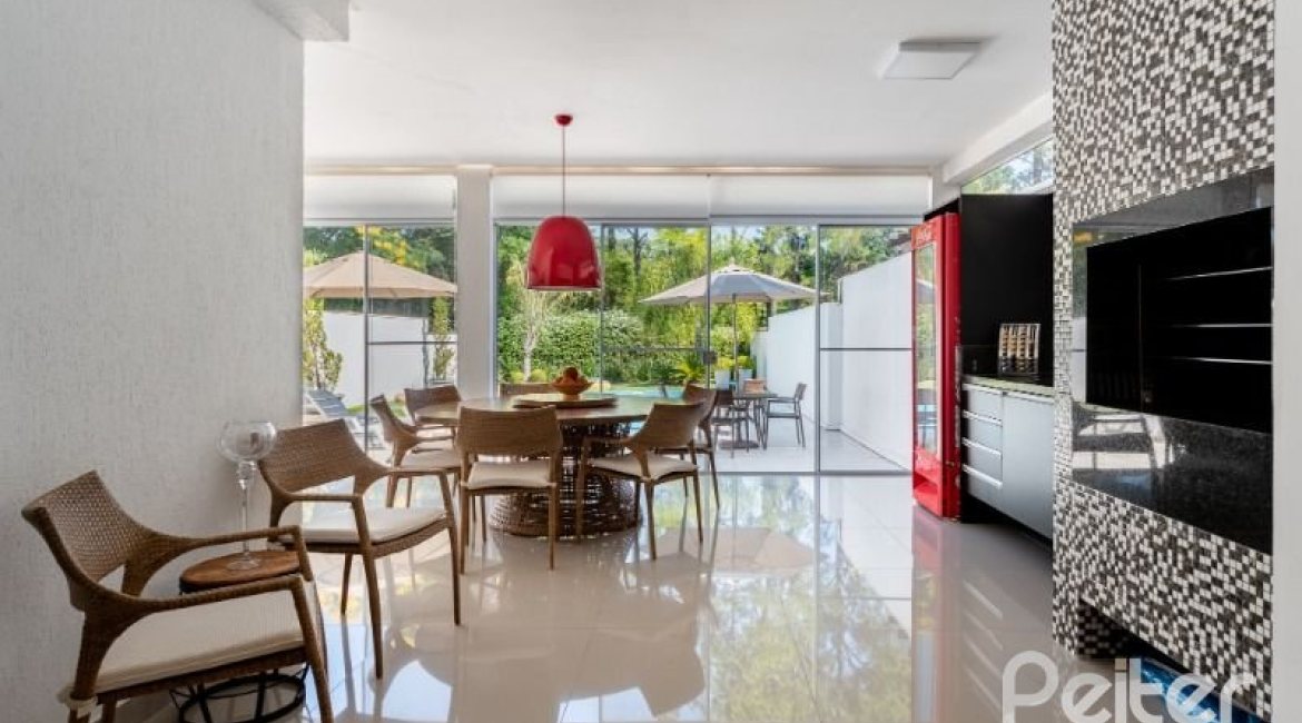 Casa em Condomínio à venda com 239m², 4 dormitórios, 4 suítes, 4 vagas, no bairro Terra Ville em Porto Alegre