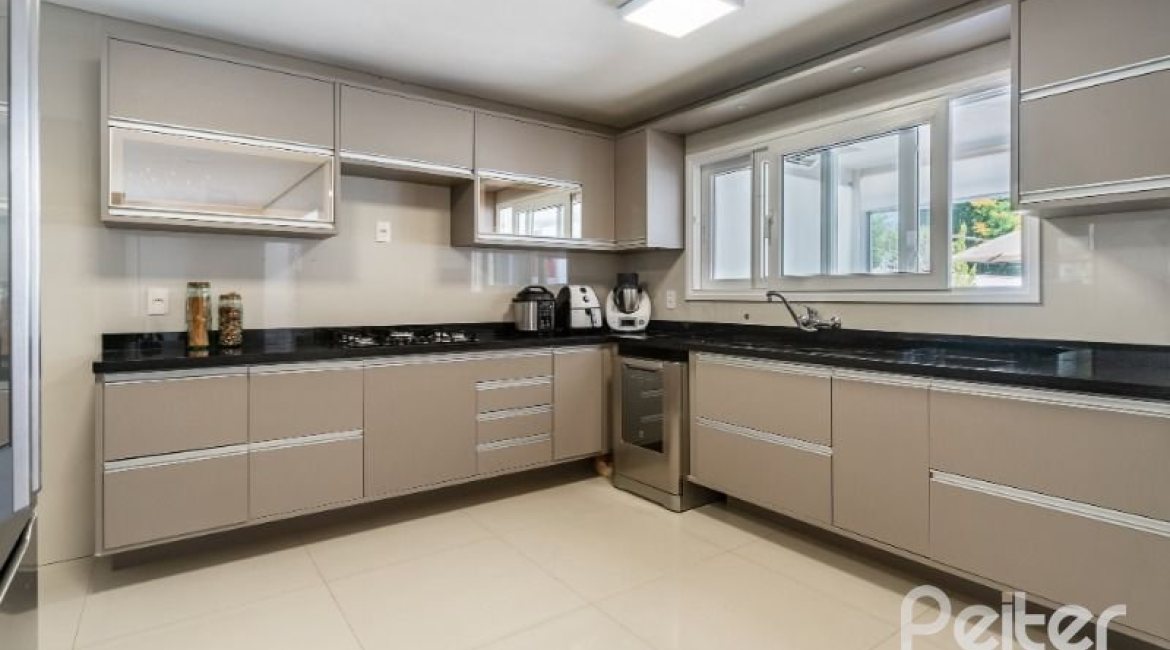 Casa em Condomínio à venda com 239m², 4 dormitórios, 4 suítes, 4 vagas, no bairro Terra Ville em Porto Alegre