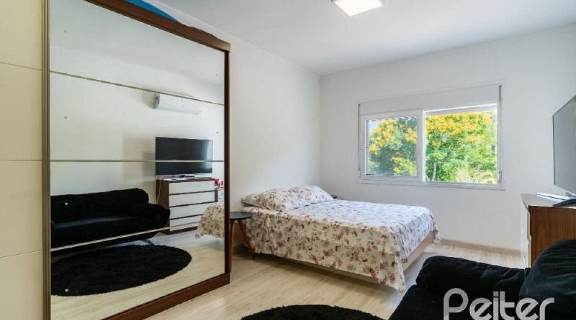 Casa em Condomínio à venda com 239m², 4 dormitórios, 4 suítes, 4 vagas, no bairro Terra Ville em Porto Alegre