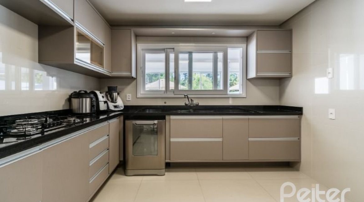 Casa em Condomínio à venda com 239m², 4 dormitórios, 4 suítes, 4 vagas, no bairro Terra Ville em Porto Alegre