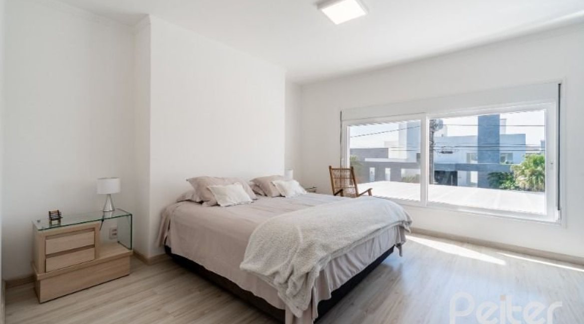 Casa em Condomínio à venda com 239m², 4 dormitórios, 4 suítes, 4 vagas, no bairro Terra Ville em Porto Alegre