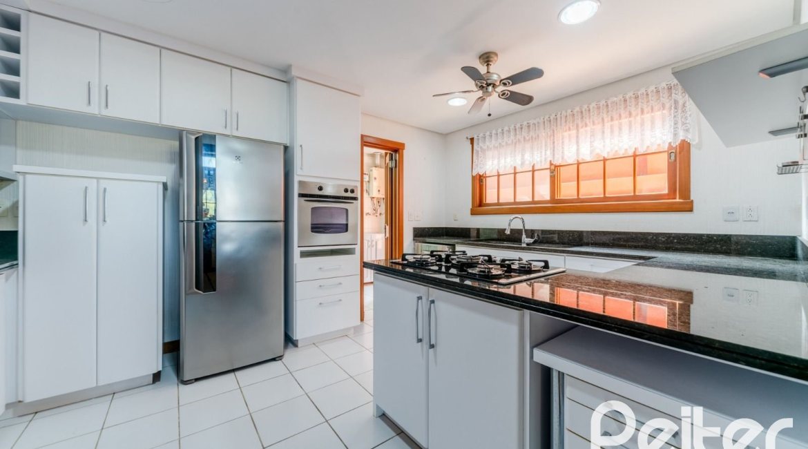 Casa em Condomínio à venda com 596m², 4 dormitórios, 4 suítes, 4 vagas, no bairro Terra Ville em PORTO ALEGRE