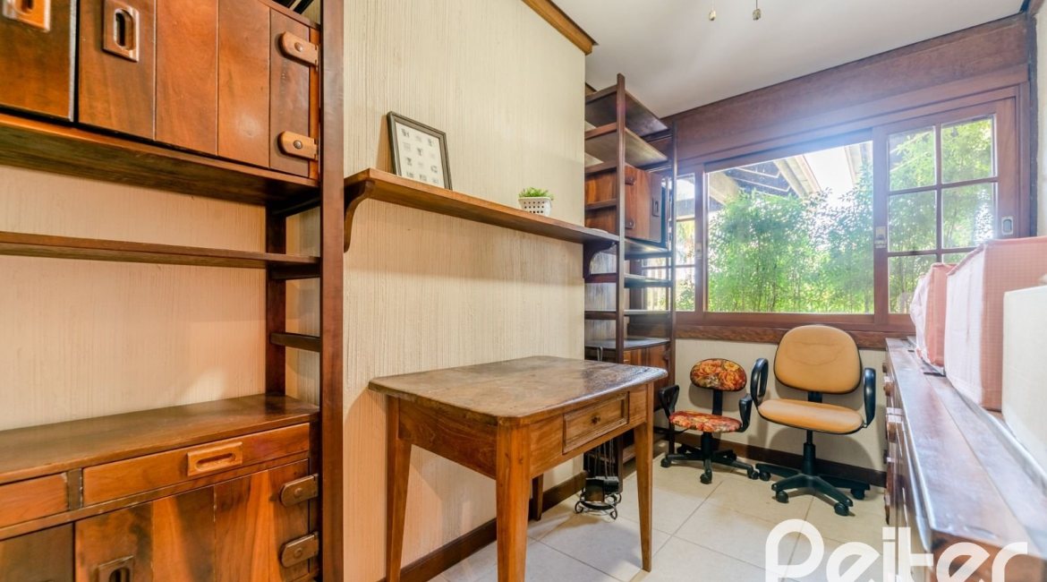 Casa em Condomínio à venda com 596m², 4 dormitórios, 4 suítes, 4 vagas, no bairro Terra Ville em PORTO ALEGRE