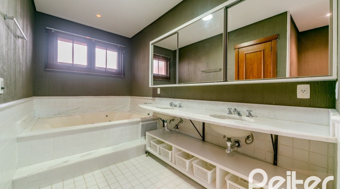 Casa em Condomínio à venda com 596m², 4 dormitórios, 4 suítes, 4 vagas, no bairro Terra Ville em PORTO ALEGRE