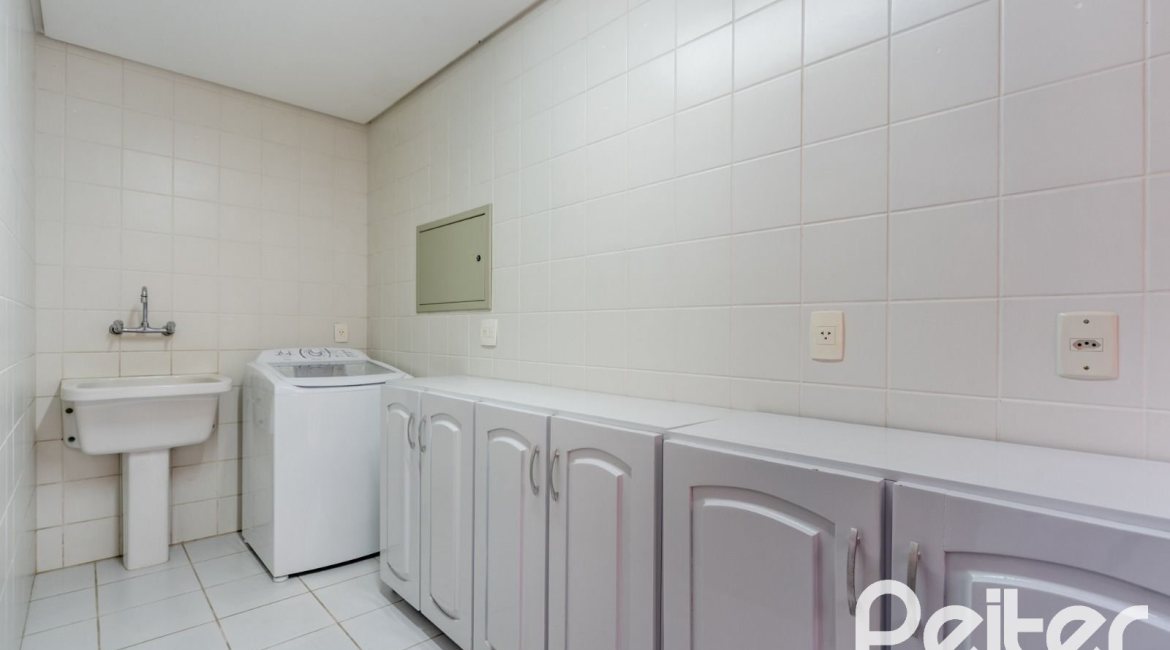 Casa em Condomínio à venda com 596m², 4 dormitórios, 4 suítes, 4 vagas, no bairro Terra Ville em PORTO ALEGRE