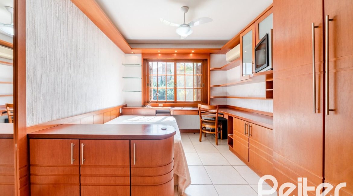 Casa em Condomínio à venda com 596m², 4 dormitórios, 4 suítes, 4 vagas, no bairro Terra Ville em PORTO ALEGRE