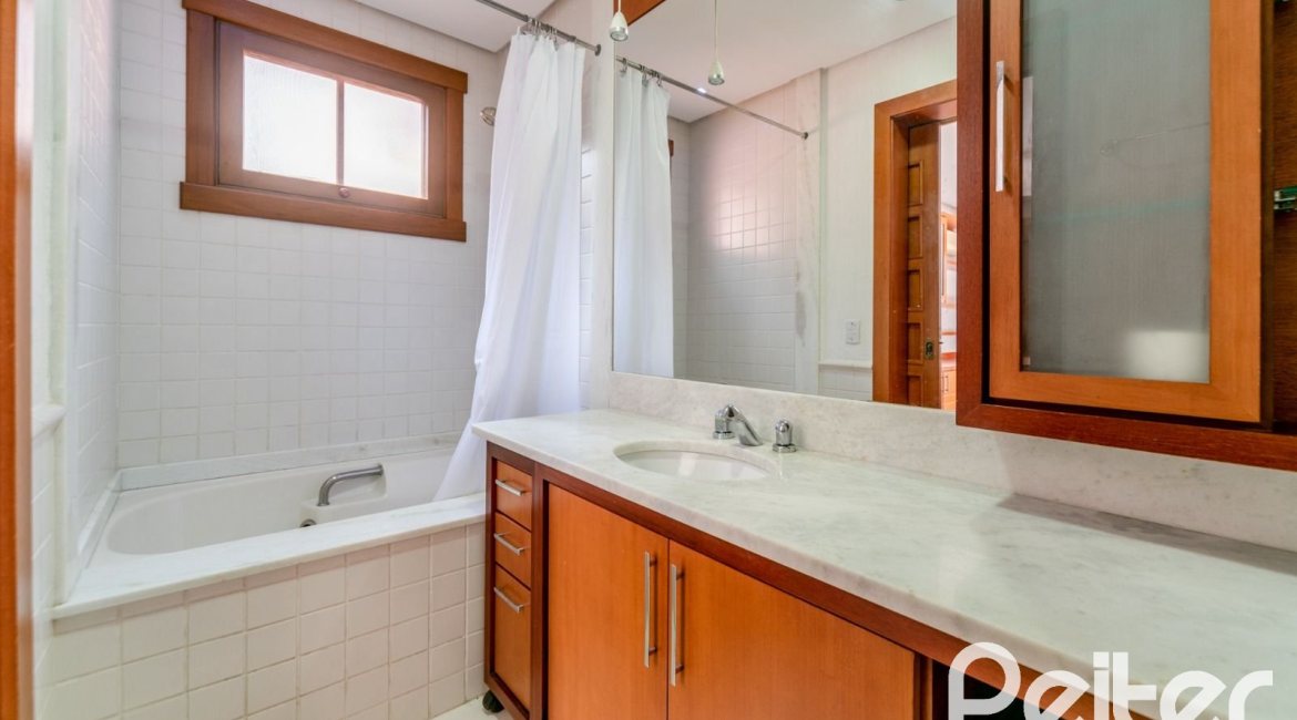 Casa em Condomínio à venda com 596m², 4 dormitórios, 4 suítes, 4 vagas, no bairro Terra Ville em PORTO ALEGRE