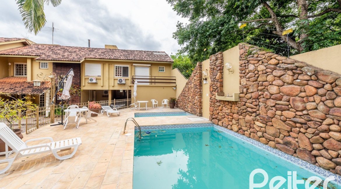 Casa em Condomínio à venda com 160m², 3 dormitórios, 1 suíte, 2 vagas, no bairro Tristeza em PORTO ALEGRE